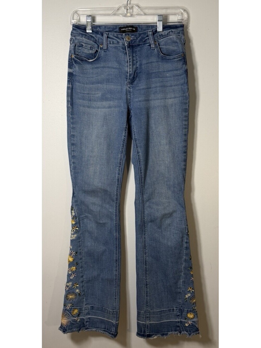 Ashley Mason Premium Bootcut Boho Jeans Floral Embroidery Raw Hem 6/28 GUC
